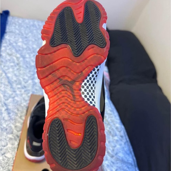 Jordan 11 Breds - Picture 6 of 7